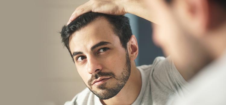 Miért korpásodik a fejbőrünk, és mit tehetünk ellene?