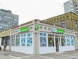 Családias megnyitó a Besztercei Gyógyszertárban