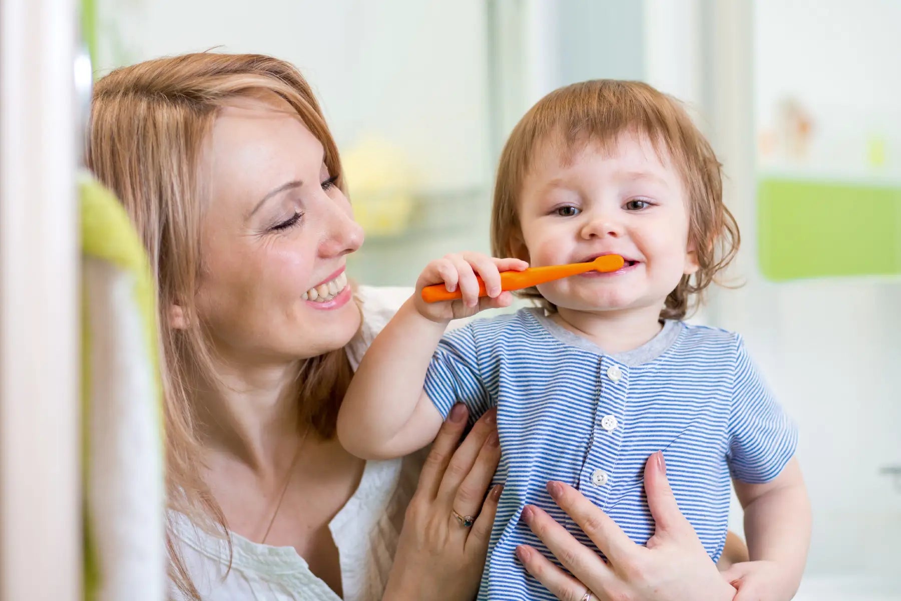 Fogzás babáknál: tünetek, enyhítés és fogápolás lépésről lépésre
