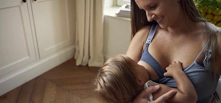 Szoptatási testhelyzetek