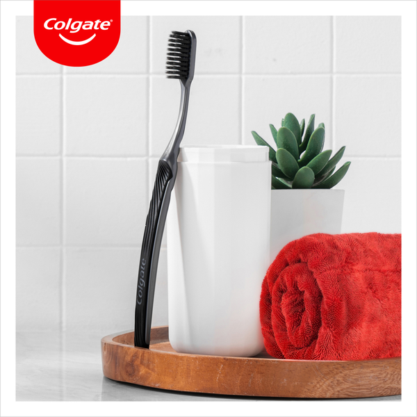 Colgate Slim Soft Charcoal fogkefe 1 db - Kép 7