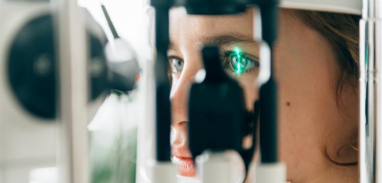 ki milyen vitaminokat segített a látáshoz látásjavító szemműtét